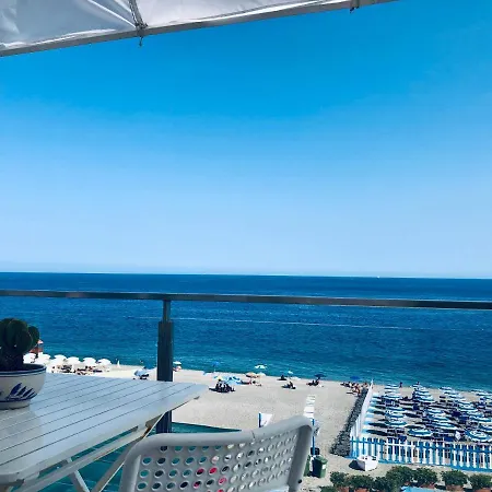 Mansarda Sul Mare Apartment *